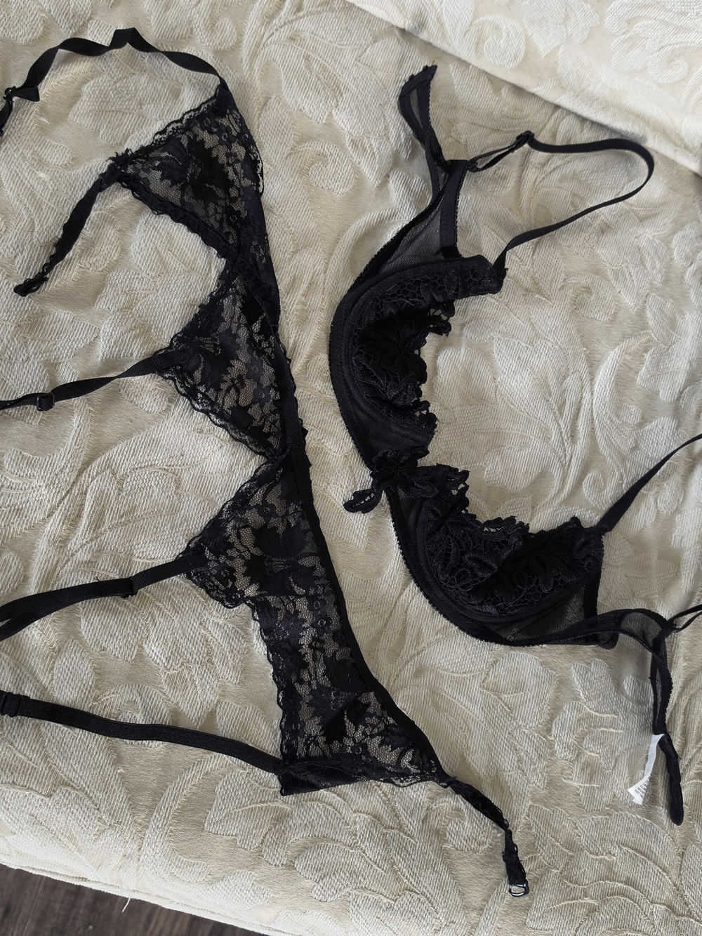 Leg Avenue Black Lace Underwire Bra with Black Lace Garter